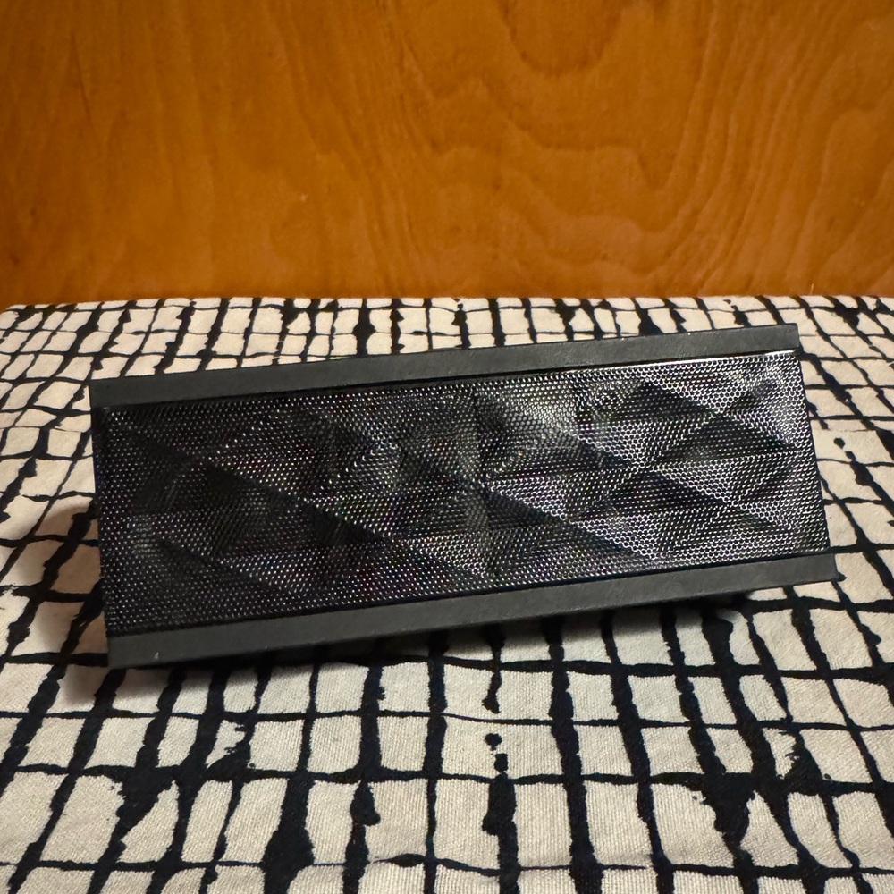 Jawbone Jambox BLACKDIAMOND Bluetooth Speaker with power cord